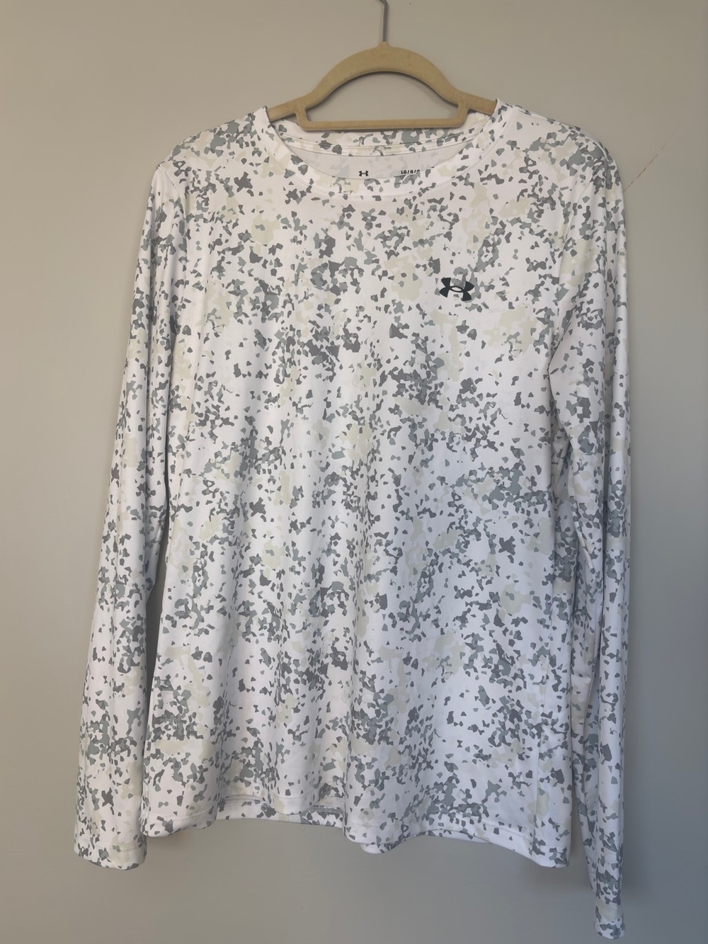 Women’s UA long sleeve camo shirt